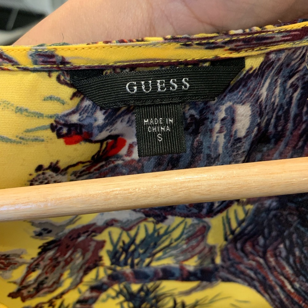 Guess Top - Size Small - Picture 4 of 7